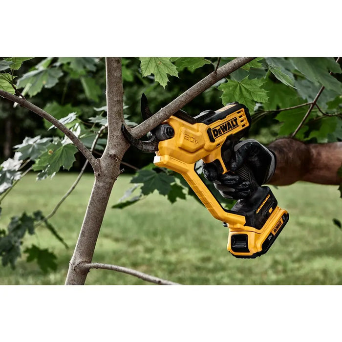 DeWalt 20V MAX* 1-1/2 in. Cordless Pruner (Tool Only)