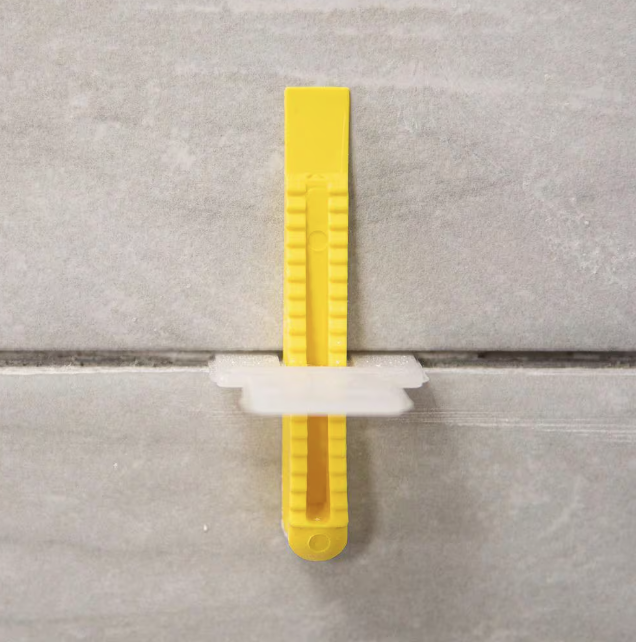 Project Pack Includes (100pc 1/16 flat tile leveling clips & 100pc leveling wedges )