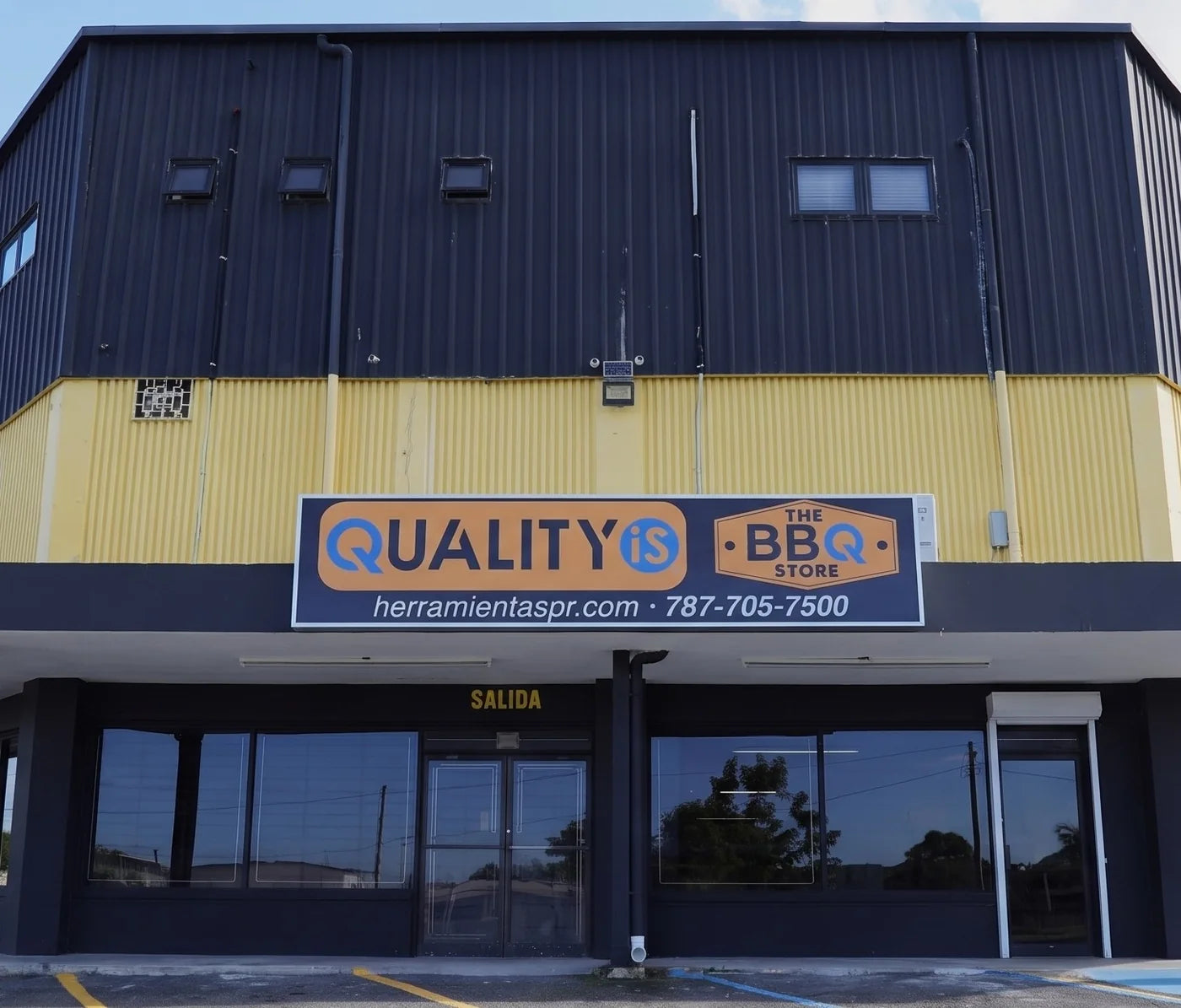 Fachada de la tienda QualityIS en Bayamón